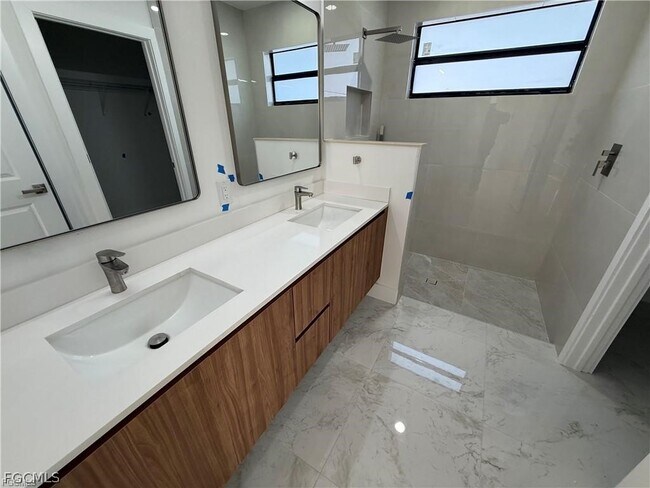 Building Photo - 4342 NW 34th Pl