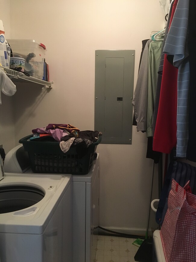 Separate laundry room. W/D hookup. - 2405 Mosley St