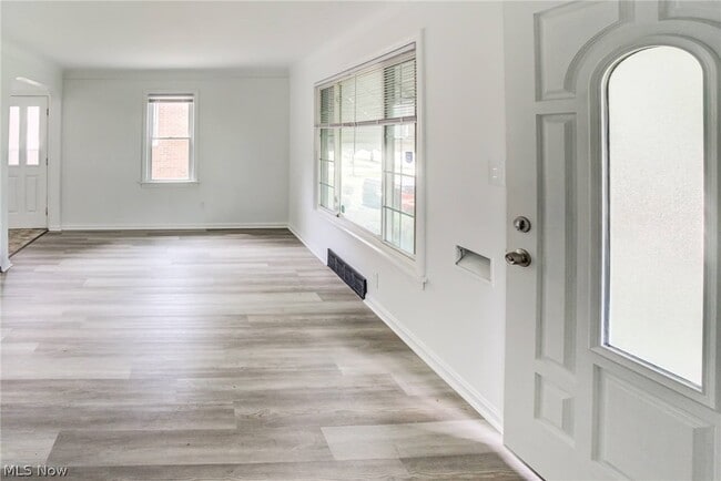 Building Photo - 1343 Victory Dr