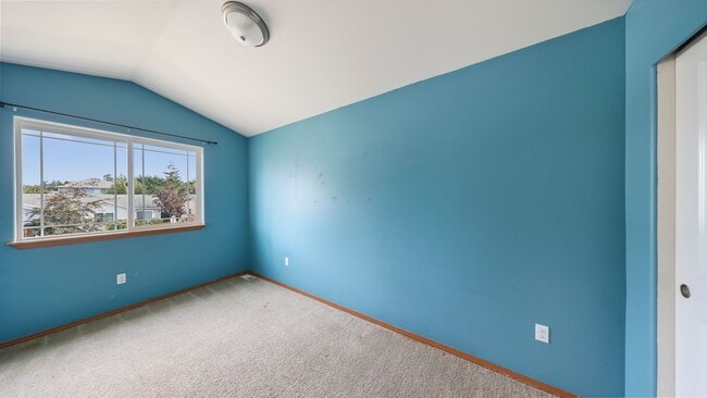 Building Photo - 3 Bed 2.5 Bath - 3 Car Garage - Groups -  ...