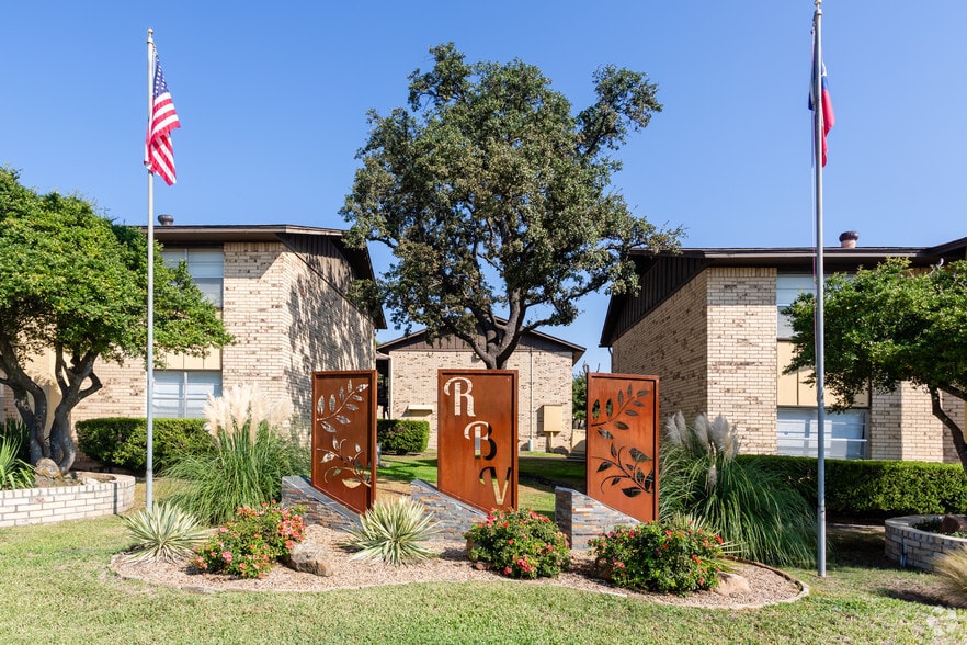 Redbird Village Apartments 803 Link Dr Duncanville TX 75116