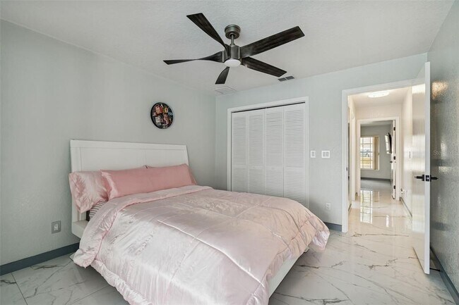 Building Photo - 1062 Greenturf Rd