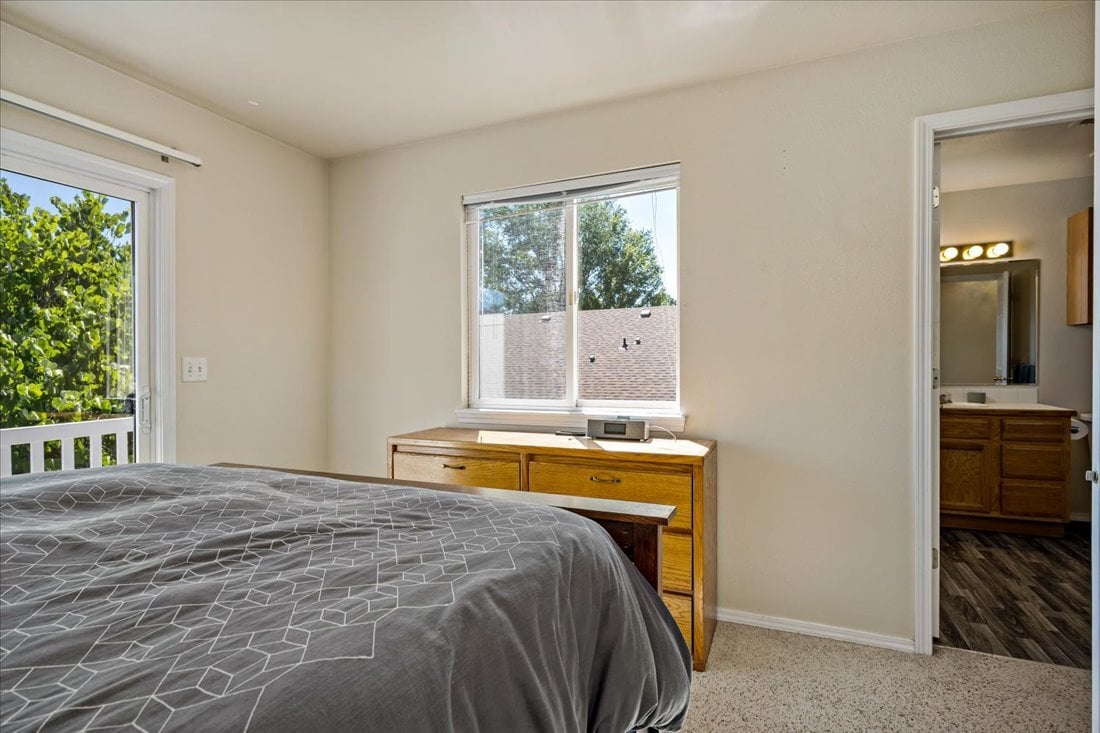 Building Photo - 3013 W Pleasanton Ave