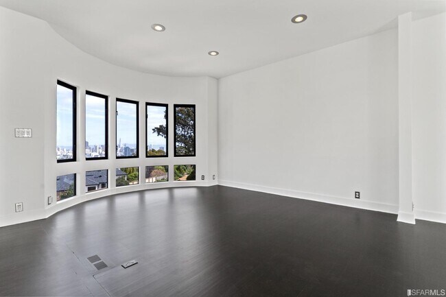 Building Photo - 4 Museum Way