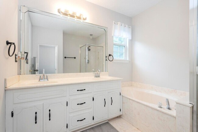 Building Photo - 105 Redbud Dr