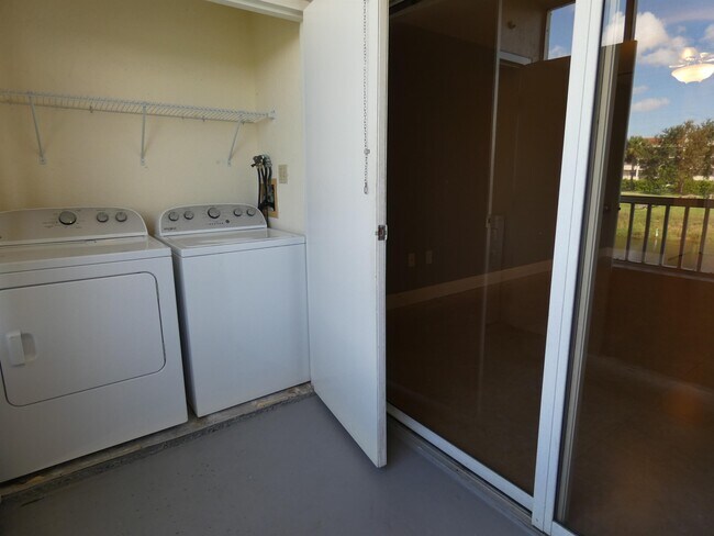 Building Photo - 2841 N Oakland Forest Dr