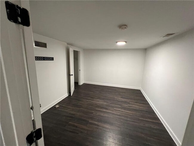 Building Photo - 1215 Westview Dr SW
