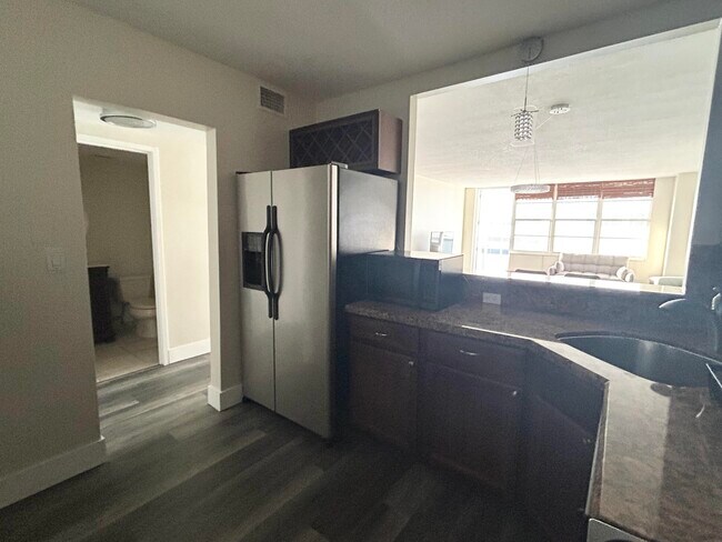 Building Photo - 3725 S Ocean Dr