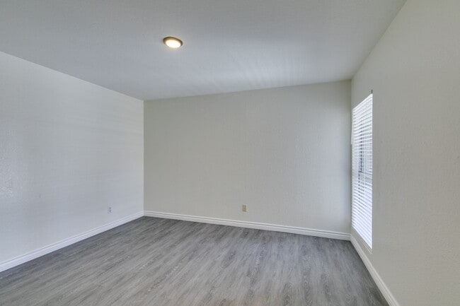 Building Photo - 2 bedroom & 2 bath unit first floor