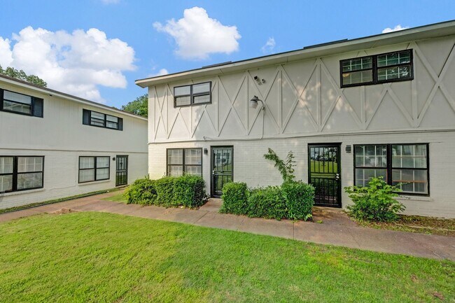 Building Photo - 689 Miles