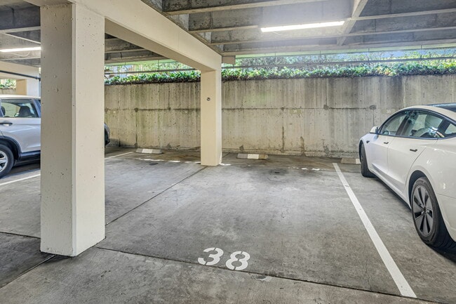 Building Photo - 363 Eden Roc Dr