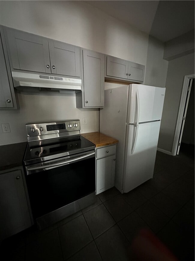 Building Photo - 1045 S Clinton Ave