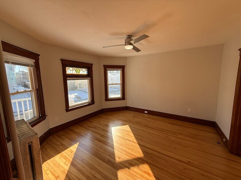 Building Photo - 148 Vernon St