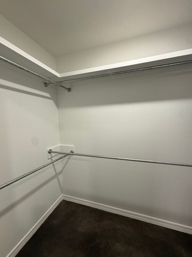 Building Photo - Located in the Glendale Area!!! New Build ...