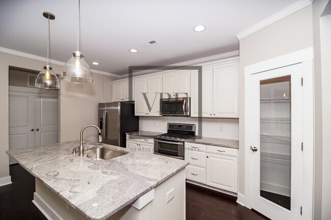 Building Photo - 2307 Double Oaks Rd