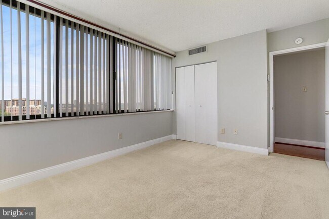 Building Photo - 6301 Stevenson Ave