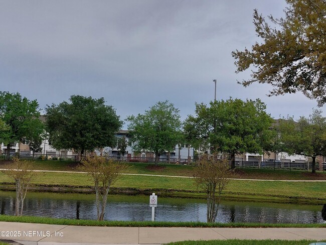 Building Photo - 7800 Point Meadows Dr