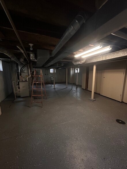 Building Photo - 4377 Saint Lawrence Ave