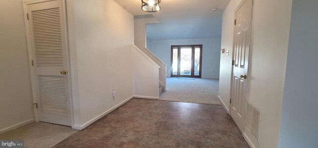 Building Photo - 10 Woodfield Dr