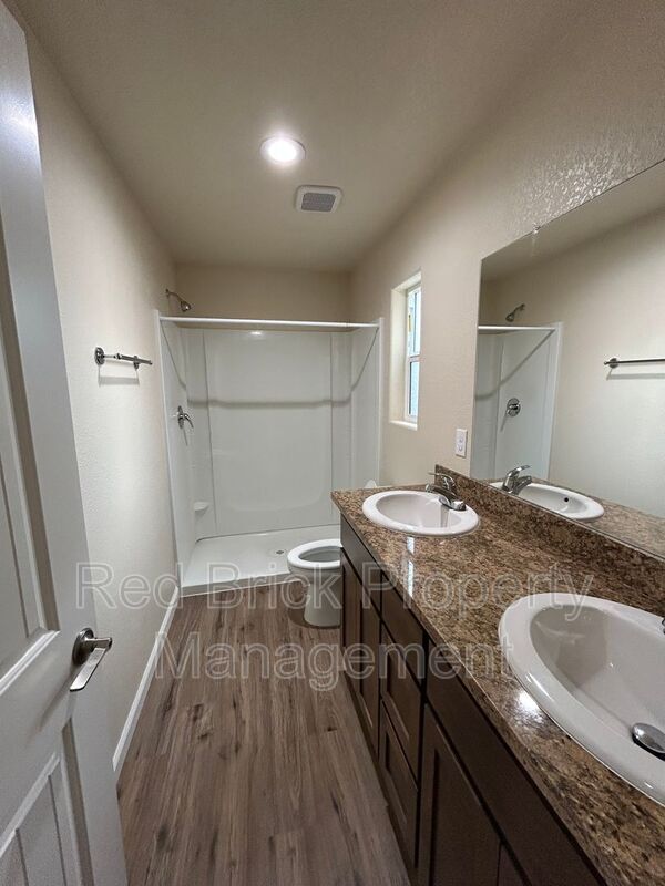 Building Photo - 3665 Venice Ave