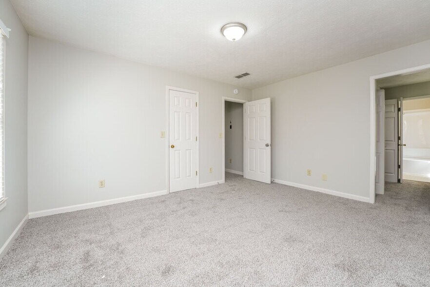 Building Photo - 2526 Highland Dr SE