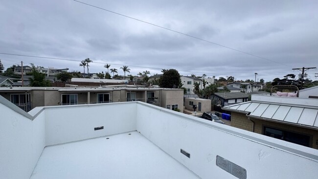 Building Photo - Stunning Townhome in the heart of Encinitas