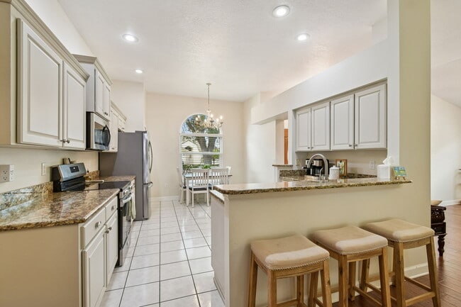 Building Photo - Tuscanny Street