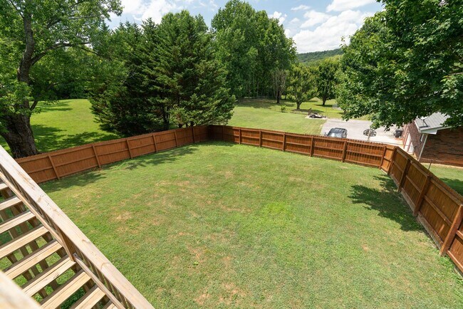 Building Photo - Knoxville 37917 - 3 bedroom 2 bath - call ...