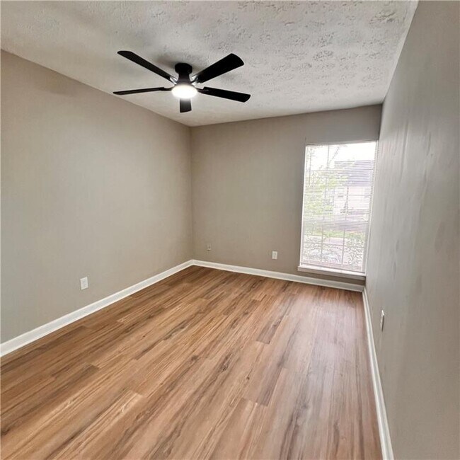 Building Photo - 3254 Strawberry Ln