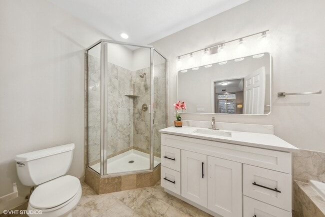 Building Photo - 820 W Hubbard St