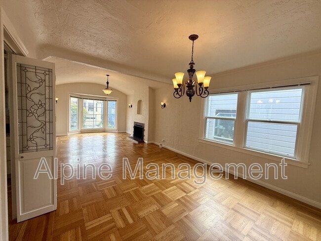 Building Photo - 658 Rockdale Dr