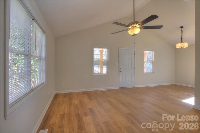 Building Photo - 608 Anne Ave