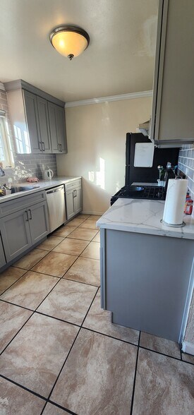 Building Photo - 845 Apgar St