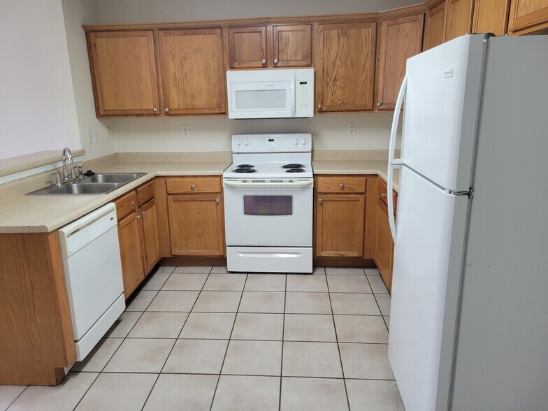 Building Photo - 614 Vineyards Ct