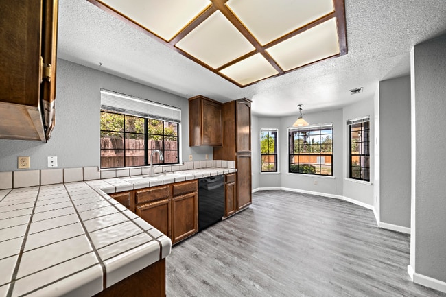 Building Photo - 7456 Santa Susana Way