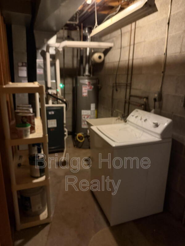 Building Photo - 210 Woodhaven Dr