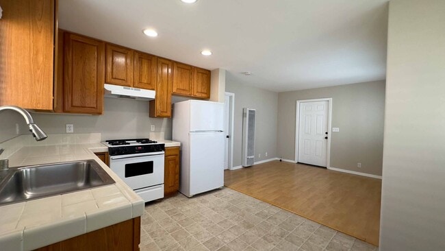 Building Photo - Spacious 1 Bdrm Guesthouse In the Heart Of Pacific Beach