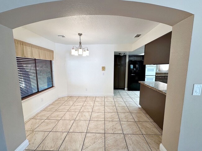 Building Photo - Green Valley Luxury Single Story: Pool, Putting Green, & 4 Bedrooms