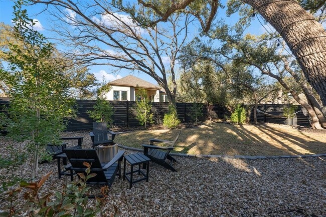 Building Photo - 418 Raleigh Dr