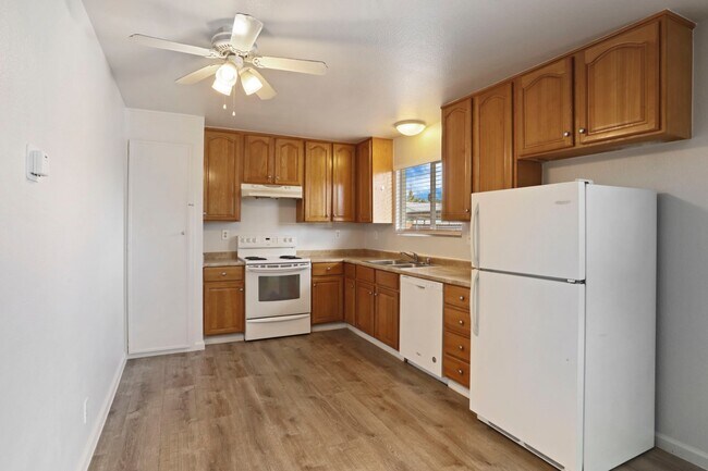 Building Photo - 111 N Walnut Ave