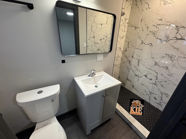 Building Photo - 14527 Irving Ave