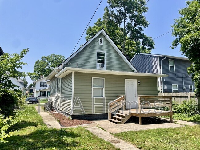 Building Photo - 3835 N Kenwood Ave