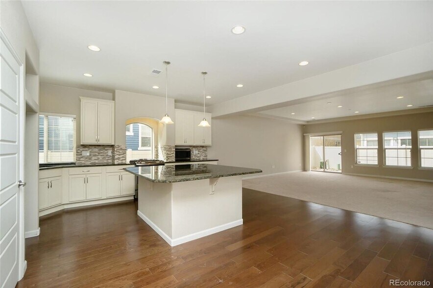 Building Photo - 4741 Ventura St