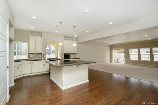 Building Photo - Spacious 4 Bedroom House in Green Valley R...