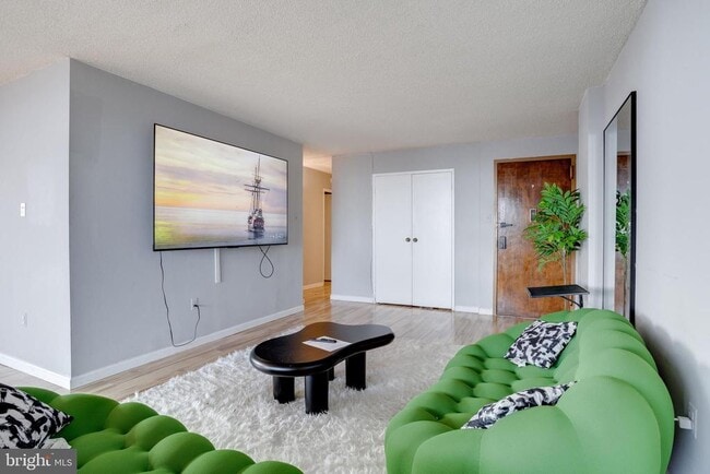 Building Photo - 250 S Reynolds St