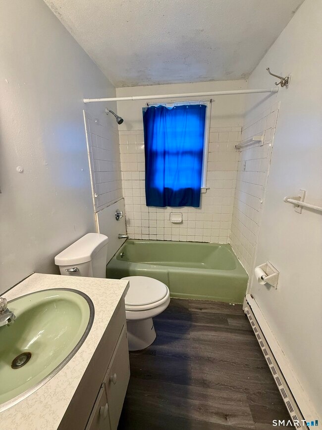 Building Photo - 400 Divinity St