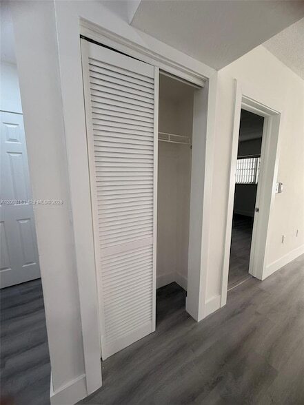 Building Photo - 20111 NE 27th Ct