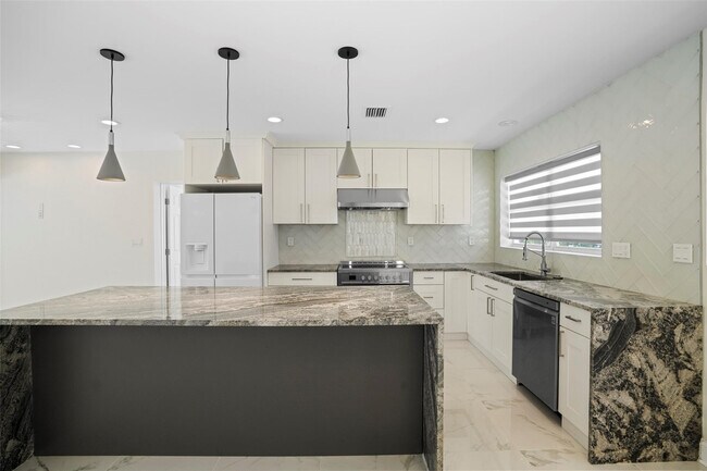 Building Photo - 2116 SE 18th St