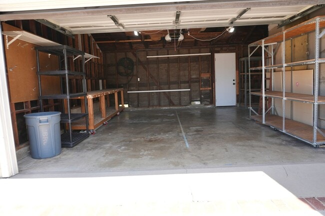 Building Photo - Beautifully Renovated 3B/2BA Home in La Ha...