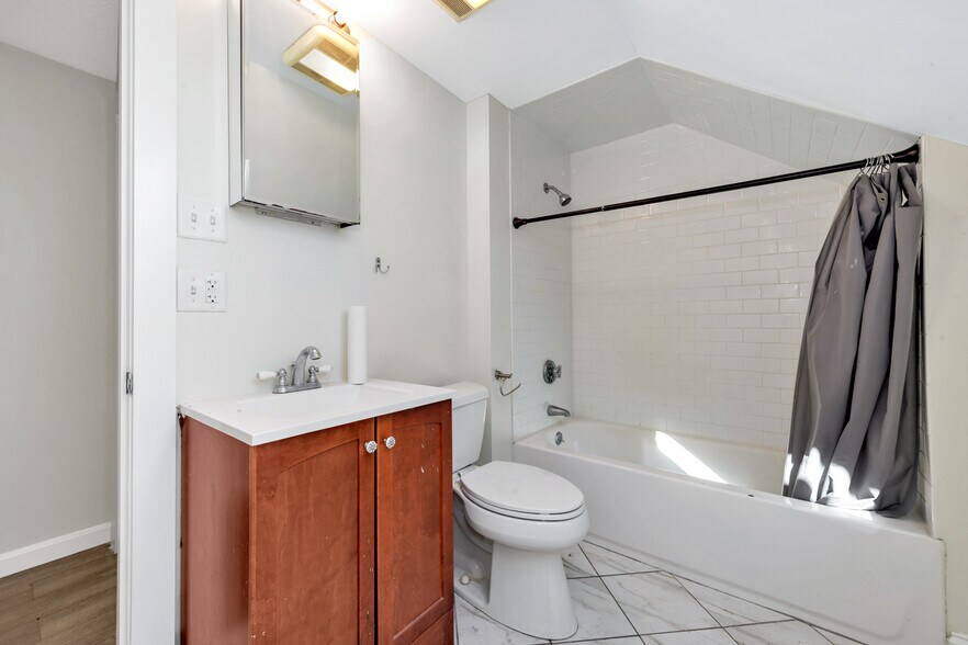 Building Photo - 31 Champney St